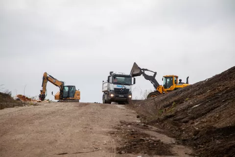 Dela na suhadolskem odlagališču inertnih odpadkov so se začela. / Foto: Aleš Senožetnik