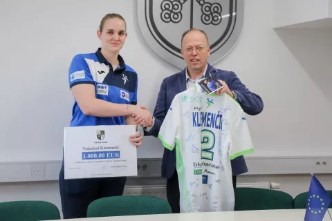 Valentino Klemenčič je sprejel župan Občine Naklo Ivan Meglič. / Foto: Tina Dokl