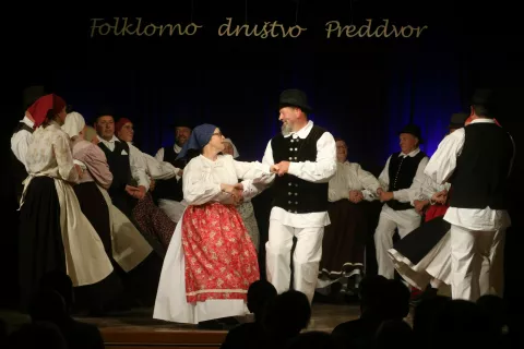 ab - folklora preddvor / Foto: Alenka Brun