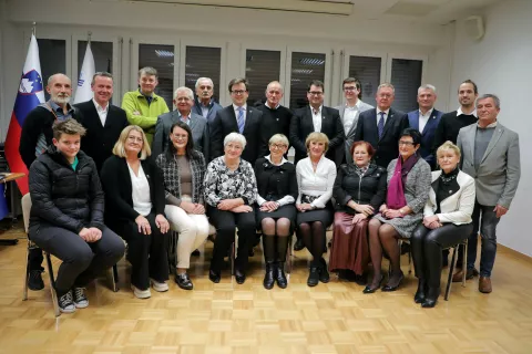 Medvoški občinski svetniki z županom na konstitutivni seji / Foto: Tina Dokl