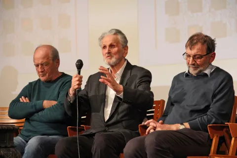 Na fotografiji od leve proti desni: oblikovalec Stane Kosmač, urednik Zdravko Mlinar in sourednik Alojz Demšar / Foto: Tanja Mlinar