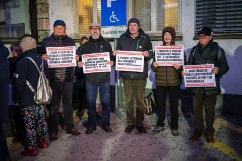 Stavka pacientov za ohranitev javnega zdravstva v Kranju / Foto: Primož Pičulin