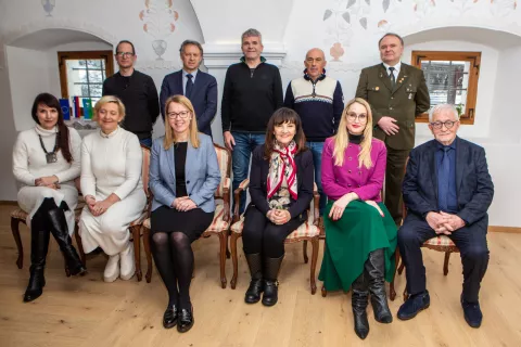 Na ustanovni seji na Dvorcu Visoko se je sestal programski odbor za organizacijo dogodkov v sklopu Tavčarjevega leta. / Foto: Miha Prijatelj