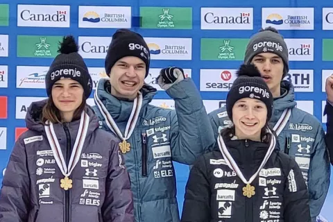 Zlata mešana ekipa v postavi Ajda Košnjek, Rok Masle, Nika Prevc in Maksim Bartolj. / Foto: Sloski