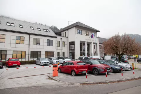 V Zdravstvenem domu dr. Julija Polca Kamnik je s 1. februarjem začela delovati ambulanta za neopredeljene zavarovane osebe. / Foto: Ale&scaron; Senožetnik