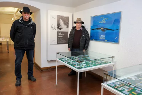 Naša edinstvena Planica zbirka predmetov tekmovanj v Planici galerija Mestna hiša Gorenjski muzej / Foto: Tina Dokl