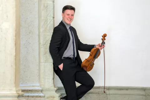 Timotej Willewaldt violinist organizator koncerti mladi Radovljica / Foto: Tina Dokl