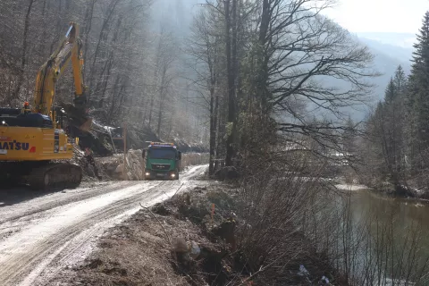 Gradbena dela za kolesarsko povezavo med Bledom in Bohinjem za zdaj tečejo v skladu z načrti. / Foto: Gorazd Kavčič