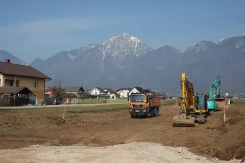 Eden večjih projektov je gradnja nove, 3,7 kilometra dolge ceste Britof–Hotemaže, ki naj bi jo končali do konca prihodnjega leta. / Foto: Gorazd Kavčič