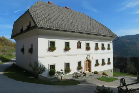Pogovorni večer z igralci in ustvarjalci filma bodo pripravili na tako imenovani Presečnikovi domačiji, to je pri Jejlarju na Mlaki nad Zgornjo Lušo. / Foto: Hermina Jelovčan