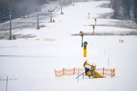 Smučišče Kranjska Gora - začetek smučarske sezone. / Foto: Nik Bertoncelj