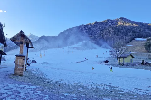 Minulo sobotno jutro, preden so zagnali prve žičniške naprave v tej sezoni v Kranjski Gori / Foto: Suzana P. Kovačič