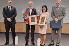 Z najvišjim priznanjem, častni član Planinske zveze Slovenije, se je planinska organizacija poklonila vrhunskima alpinistoma Mariji in Andreju Štremflju. / Foto: Manca Ogrin