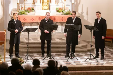 Na zgoščenki je deset ljudskih pesmi, ki so jih obiskovalci koncerta v sorški župnijski cerkvi sv. Štefana slišali v živo. / Foto: Peter Košenina