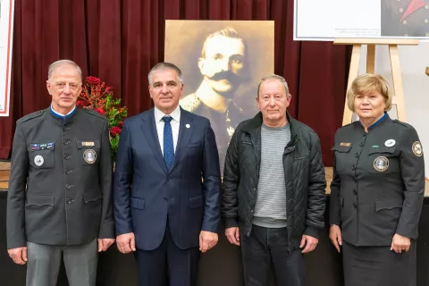 Z odprtja razstave: predsedniki Domoljubnega društva general Rudolf Maister Žiri Janez Jereb, državnega sveta Marko Lotrič, Muzejskega društva Železniki Rudi Rejc in Zveze društev general Maister Lučka Lazarev Šerbec / Foto: Simon Benedičič