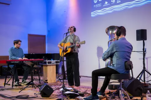 Koncert Rudi Bučar trio, dobrodelni koncert za prijatelje v Sokolskem domu v Škofji Loki / Foto: Primož Pičulin