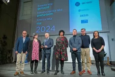 Sodelujoči na razglasitvi besede, novotvorjenke in kretnje leta 2024 / Foto: Boštjan Podlogar/sta