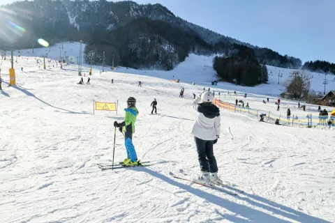 Ski opening Kranjska GoraVikend snežnih radosti poln aktivnih doživetij, vrhunske smučarske opreme, glasbe in zabave, obdan z zimskim vzdušjem v čudoviti naravi Kranjska Gora smučišče smučanje / Foto: Tina Dokl