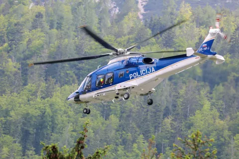 24 Ažmanovi dnevi prikaz vaje reševanje s helikopterjem helikopter HNMP GRS Slovenksa vojska in Policija Gozd Martuljek občina Kranjska gora / Foto: Tina Dokl