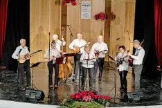 Koncert je odprla mlajša zasedba tamburaške skupine Bisernica. / Foto: 