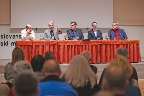 Predsednik Turističnega društva Gorje Janez Poklukar, minister za gospodarstvo, turizem in šport Matjaž Han, župan Peter Bohinec, glavni direktor družbe Hidria Bojan Gantar in direktor HDD SIJ Acroni Jesenice Anže Pogačar / Foto: Nik Bertoncelj