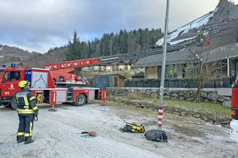 V intervenciji je sodelovalo 21 gasilcev PGD Kamnik in osem gasilcev PGD Srednja vas. / Foto: Pgd Kamnik