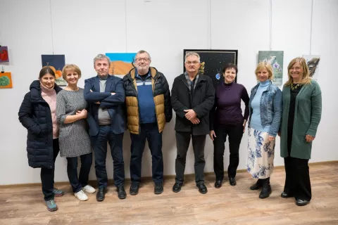 Odprtje likovne razstave Včasih je megleno, članov slikarske skupine KUD Trata Gorenja vas, pod mentorstvom akademske slikarke Maje Šubic. / Foto: Primož Pičulin