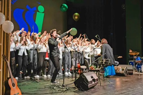 Celovečerni novoletni koncert v dvorani jeseniškega gledališča / Foto: Nik Bertoncelj