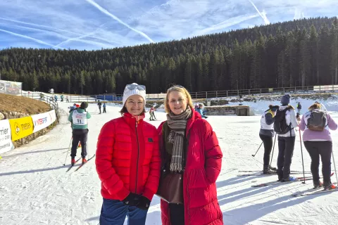 Zunanja ministrica Tanja Fajon se je med drugimi družila tudi z nemško veleposlanico Sylvio Groneick. / Foto: Klara Mrak