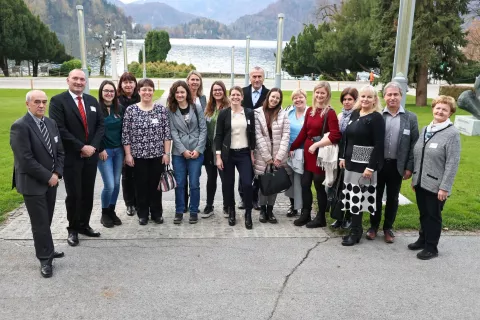 Bodo gorenjski kmetijski svetovalci (na sliki s predsednikom zbornice dr. Jožetom Podgorškom ter vodjo sektorja za kmetijsko svetovanje Antonom Jagodicem in direktorjem KGZ Kranj Mitjo Kadoičem) že prihodnje leto državni uslužbenci? / Foto: Tina Dokl