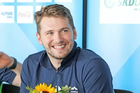 Luka Dončić je v začetku tedna podpisal najdonosnejšo pogodbo v zgodovini slovenskega športa. / Foto: Tina Dokl / Foto: 