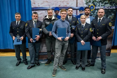 Podelitev medalj za hrabrost in požrtvovalnost na Policijski akademiji v Tacnu, na fotografiji gorenjski dobitniki priznanj / Foto: Primož Pičulin