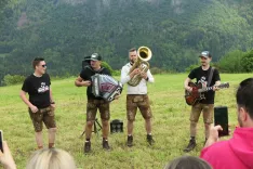 Fehtarji v akustični izvedbi, v naravi / Foto: Alenka Brun