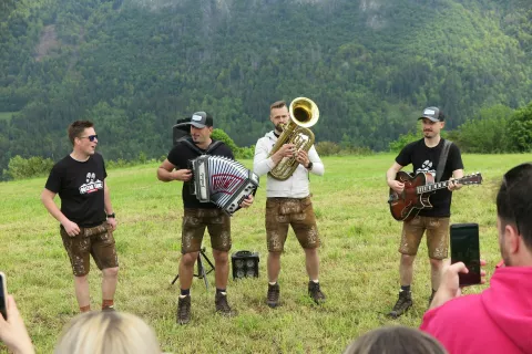 Fehtarji v akustični izvedbi, v naravi / Foto: Alenka Brun