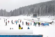 sneg tekači tekač biatlonski center Pokljuka / Foto: Tina Dokl