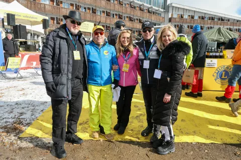 dobrodelni veleslalom Lions klub Kranj, Kranjska gora na fotografiji z leve Urban Centa, Vladimir Bah, Karmen Vidmar, Gorazd Copek, Staša Krušič / Foto: Tina Dokl