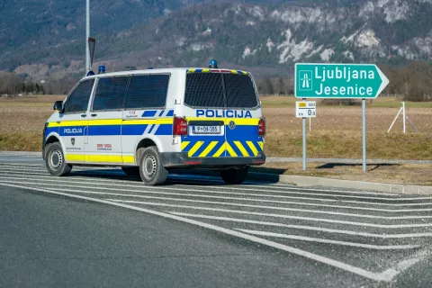 Prometna nesreča avtocesta Lesce pri izvozu LescePolicija 112 / Foto: Nik Bertoncelj