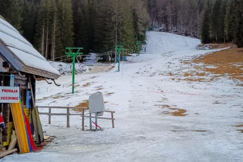 Občina Bohinj bo podelila novo koncesijo za žičniški napravi Šport hotel in Jelka na Goreljku. / Foto: Tina Dokl