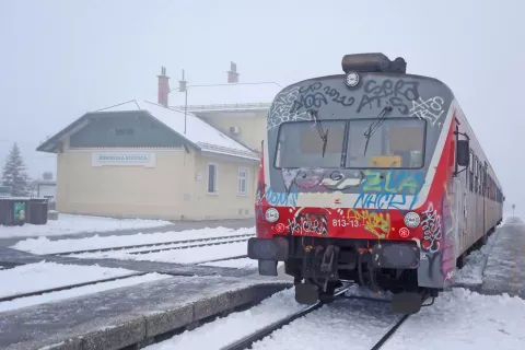 V zadnjih nekaj letih se je na Bohinjski progi drastično povečalo število potnikov. Še zlasti v poletnih mesecih so vlaki polni, tudi kolesarjev je vedno več, prav tako se povečuje število potnikov v zimskem času. / Foto: Gorazd Kavčič, Arhiv Gorenjskega Glasa