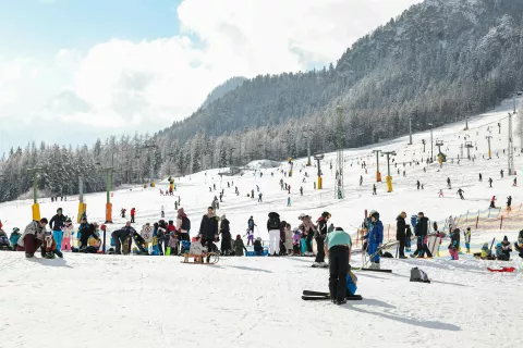 žičnica smučišče smučarji turisti Kranjska gora / Foto: Tina Dokl