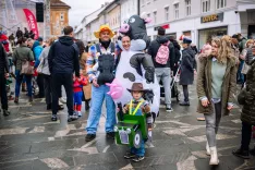 Krančkov memorial tradicionalno v Kranj privabi množico pustnih maškar. / Foto: Primož Pičulin, arhiv GG