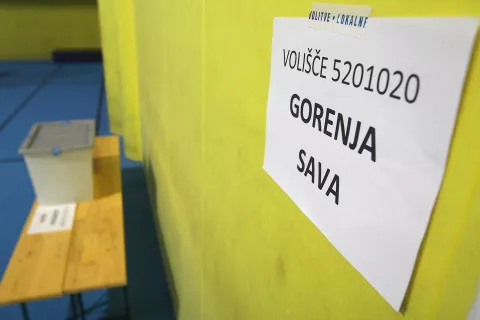 Prebivalci Gorenje Save na oktobrskem referendumu niso podprli združitve s KS Stražišče. V svetu KS Gorenja Sava naj zdaj povedo, kje želijo biti, pravijo njihovi sosedi. / Foto: Gorazd Kavčič