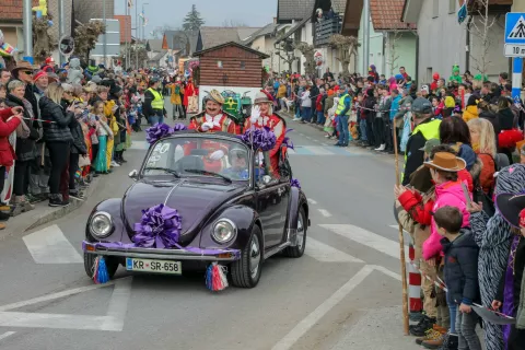 godlarji pustna povorka Šenčur pustna maska princ in princesa / Foto: Tina Dokl