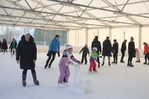 Letošnja drsalna sezona v Radovljici je končana, aprila bo drsališče spet postalo igrišče za inline hokej. / Foto: Gorazd Kavčič, arhiv Gorenjskega glasa