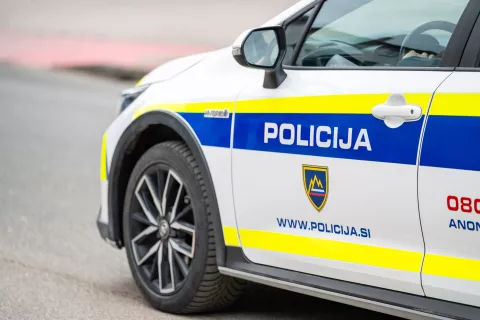 Simbolična fotografija policijski avto Slovenska policija / Foto: Nik Bertoncelj