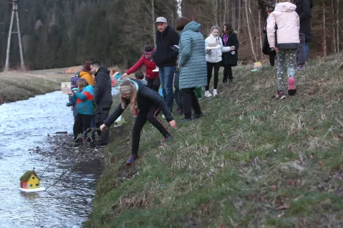 Spuščanje gregorčkov po Jezernici / Foto: arhiv Gorenjskega glasa