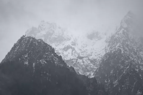 Simbolična fotografija Vremenske razmere v hribih v jesenskem času. Padavine sneg in dež. / Foto: Nik Bertoncelj