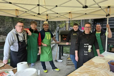 Bašljanski picopeki: Ambrož Rakovec, Ažbe Rakovec, Boštjan Roblek, Luka Markič, Karel Rakovec in Tine Rakovec / Foto: Alenka Brun