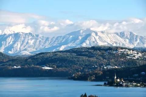 Vrbsko jezero z razgledom na Karavanke / Foto: Arhiv Avtorice