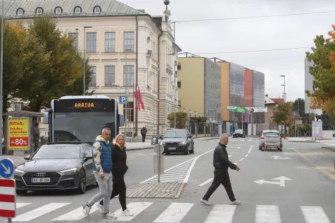 Strategija temelji na varnem, dostopnem in učinkovitem prometnem sistemu, ki spodbuja hojo, kolesarjenje in uporabo javnega prevoza. Fotografija je simbolična. / Foto: Gorazd Kavčič, arhiv Gorenjskega glasa